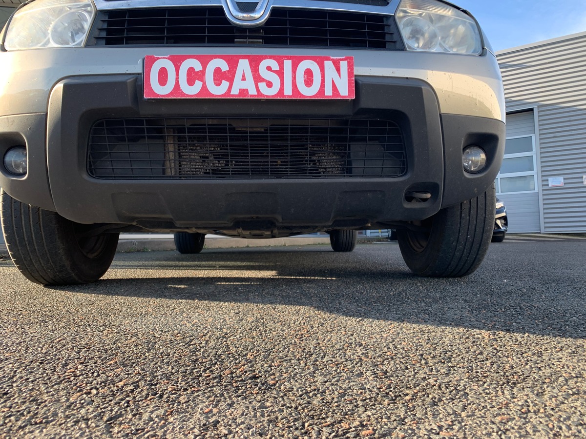 Dacia Duster 105 ch | Laureate | Bioethanol | Roue secours | Climatisation | Radio mono-CD MP3