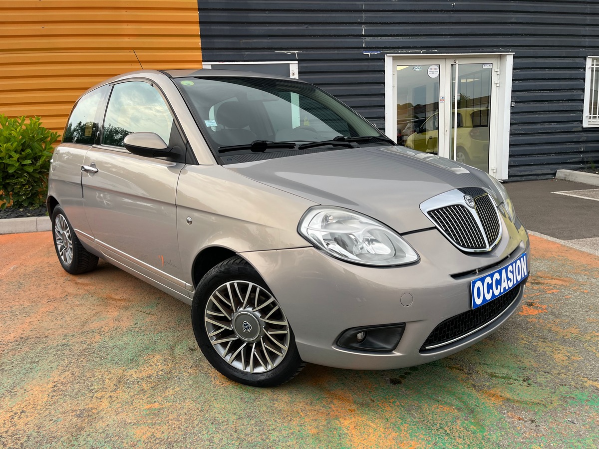 Lancia Ypsilon 1.4 i 95 ch ORO