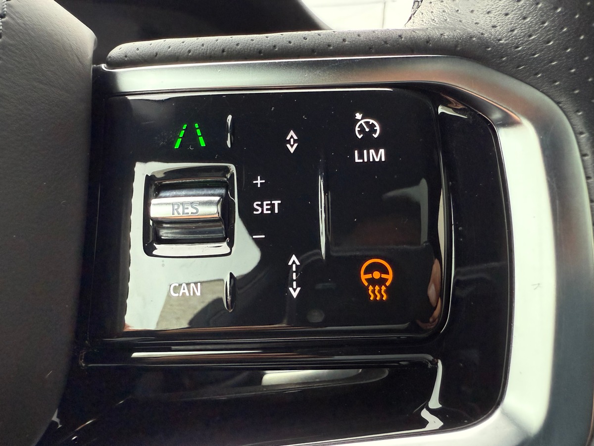 LAND ROVER EVOQUE P300E PHEV AWD R-DYNAMIC HSE / TVA / FRANCAIS / 1ERE MAIN / 18328 KMS