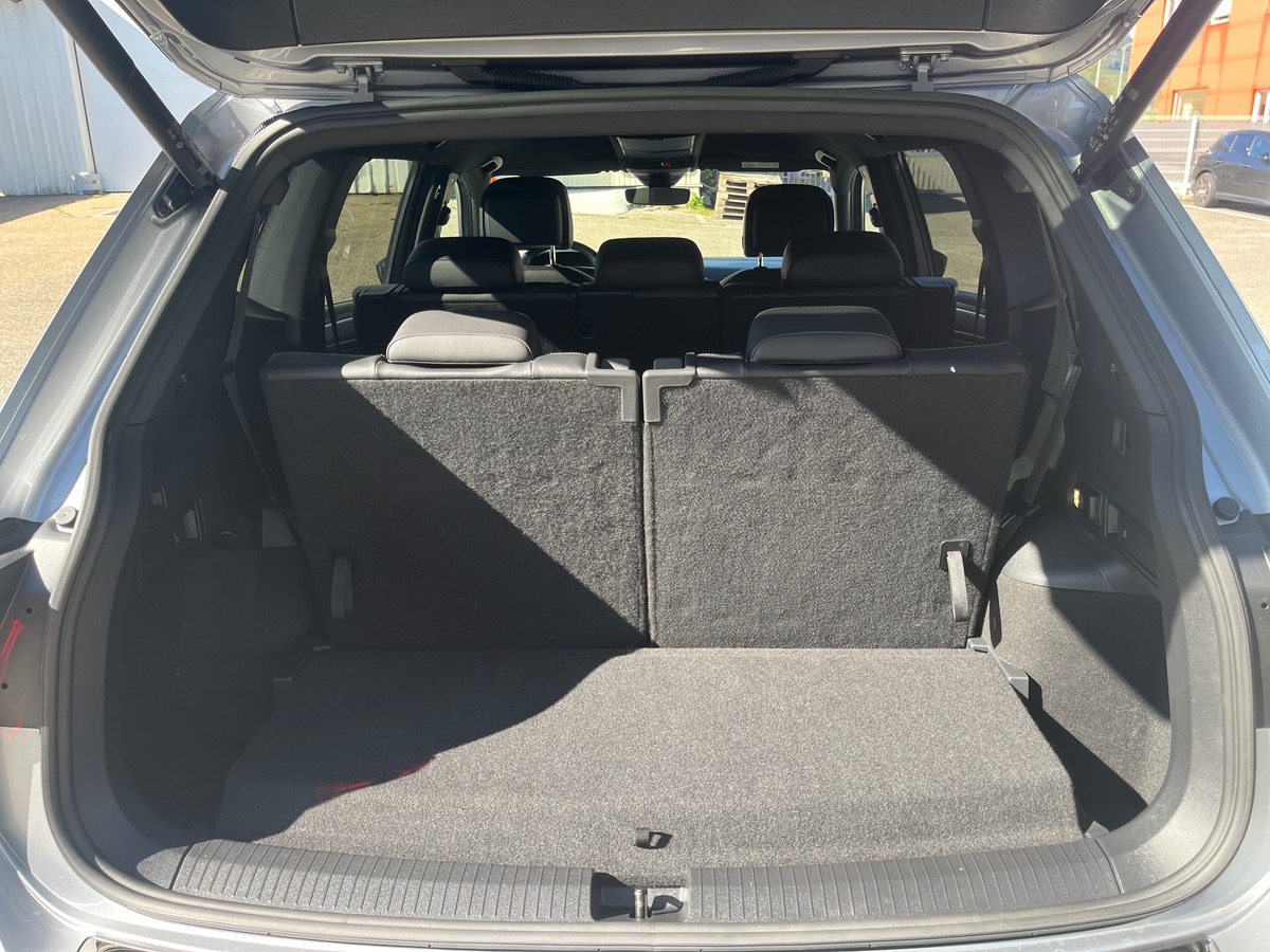 Volkswagen Tiguan Allspace 2.0 TDI 150ch R-Line DSG7, Suivi complet VW, Attelage électrique pivotant