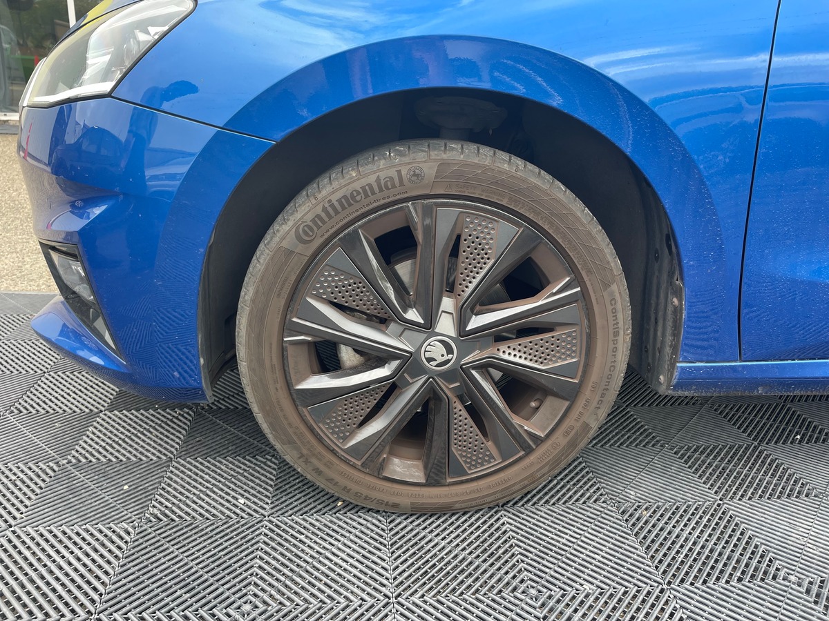 Skoda Fabia 1.0 TSi 110 cv Boîte auto RIEN A PREVOIR - TOIT PANORAMIQUE - CARPLAY - CAMERA DE RECUL