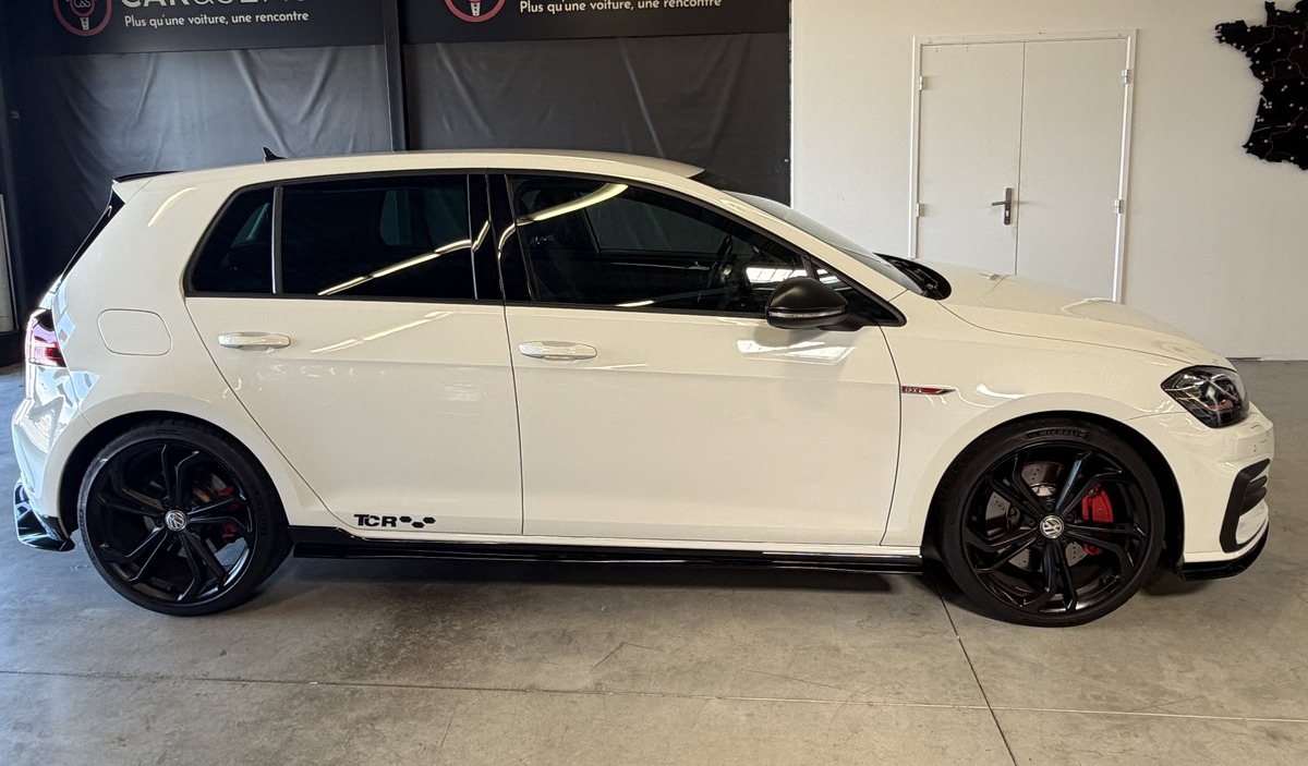 Volkswagen Golf VII - TCR / CarVertical / Echappement Akrapovic / Apple Carplay / Caméra
