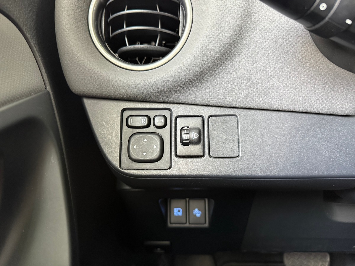 Toyota Yaris III Dynamic Business E-CVT 100h