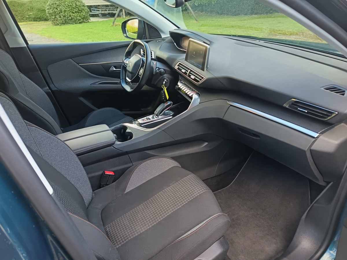 Peugeot 5008 1.2L 130 CH EAT8 ACTIVE BUSINESS Gtie 6 mois