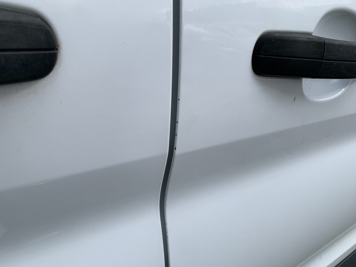 Ford TRANSIT 130 ch | Attelage | Régulateur de vitesse | Bluetooth | Plancher bois et latérale