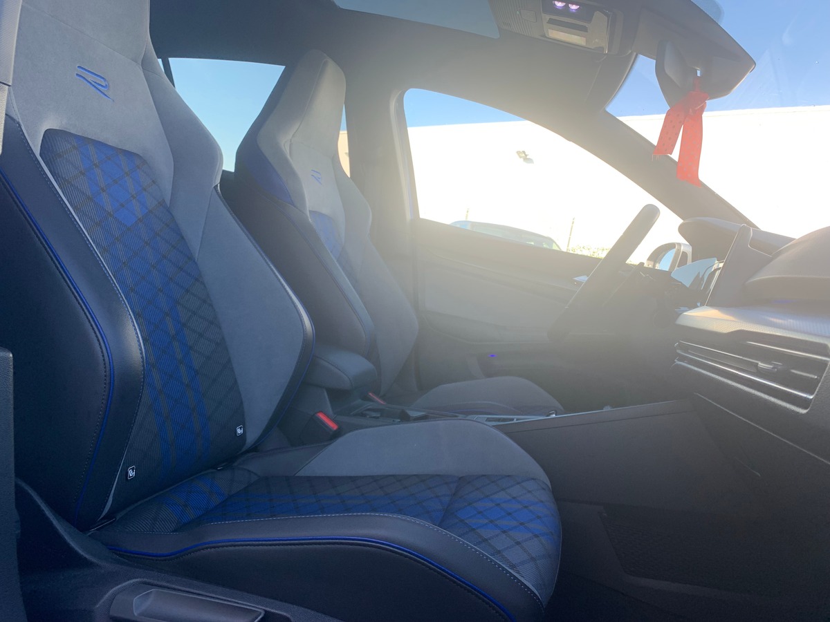 Volkswagen GOLF 8 320 chevaux | R | Toit ouvrant | Caméra de recul | Apple car play | GPS | Attelage
