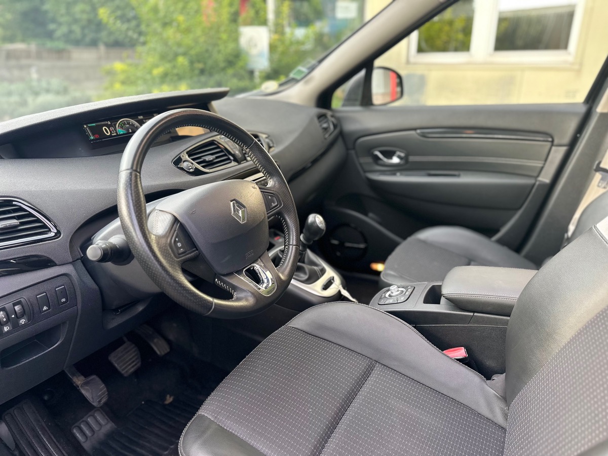 RENAULT Scenic 1.5 DCI 110 CV 1er main BOSES