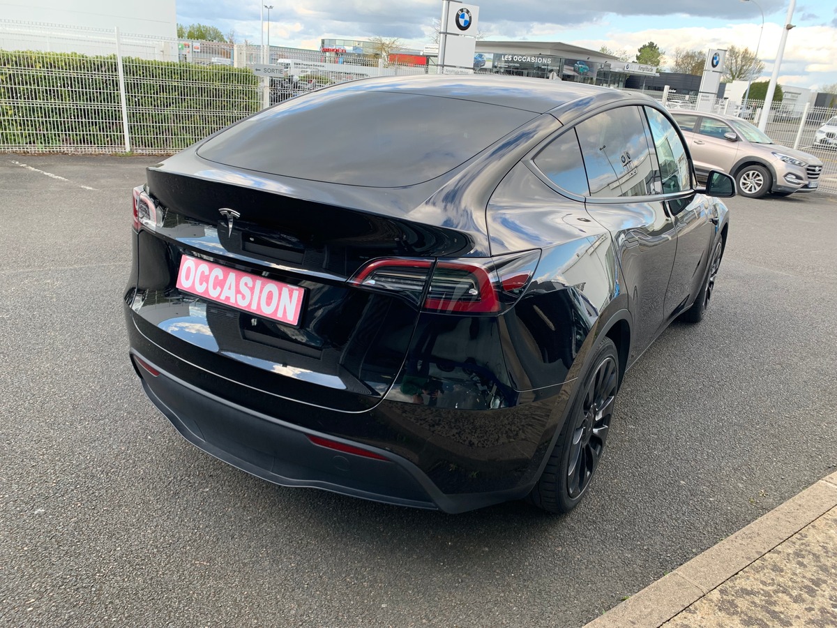 Tesla Model Y 275 chevaux | Premiére MAIN | Standard | Toit panoramique | Cuir | Siéges électriques