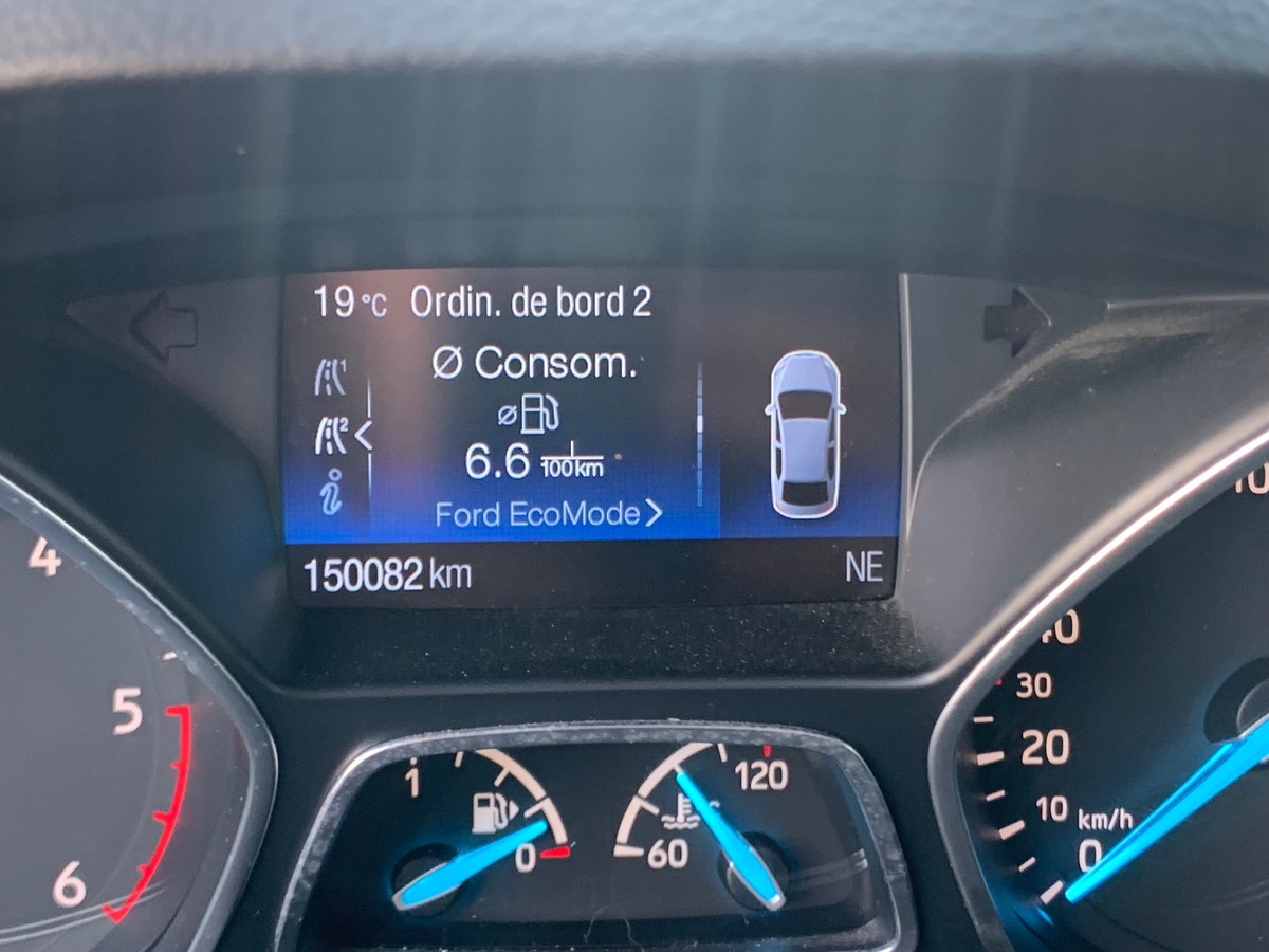 Ford Kuga 120 chevaux | St-Line | Caméra de recul | Attelage | GPS | Coffre assisté électriquement