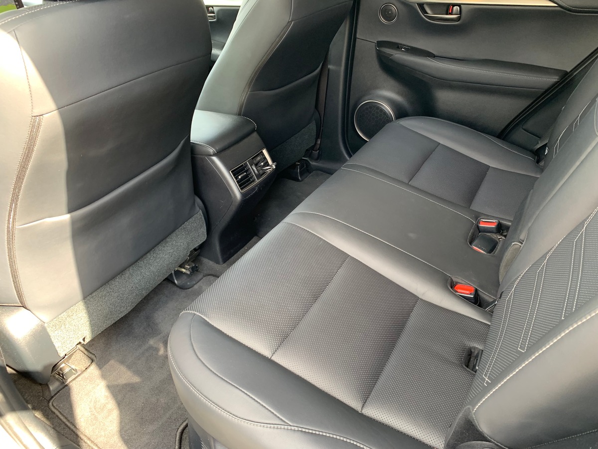 Lexus NX 300h 155 chevaux | Luxe | AWD | Caméra recul | Régulateur vitesse | GPS | Siéges chauffants