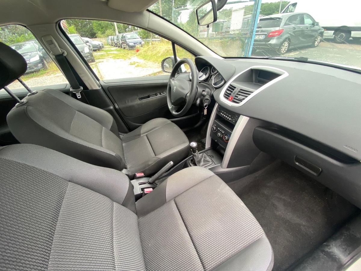Peugeot 207+ 1.4 hdi 70cv 235075km de 12/2013