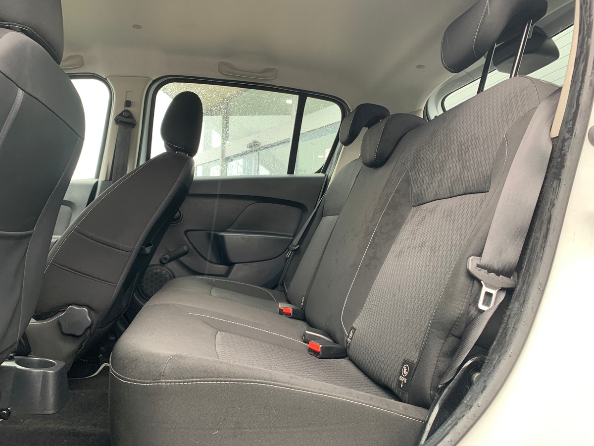 Dacia Sandero 90 ch | Lauréate | Phase 2 | GPS | Régulateur de vitesse | Climatisation | Bluetooth
