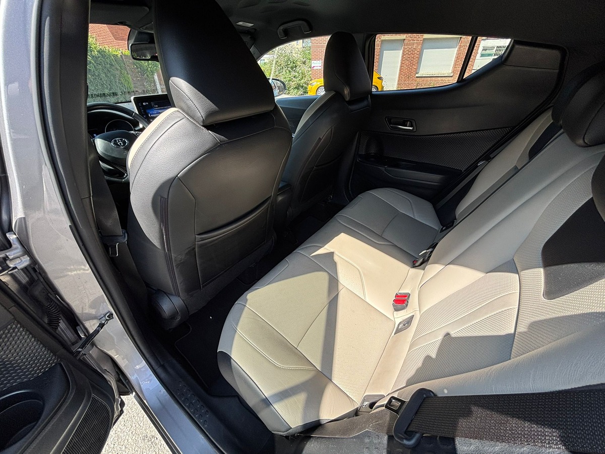 Toyota TOYOTA C HR 122ch Collection 2WD E-CVT - Crochet d'attelage