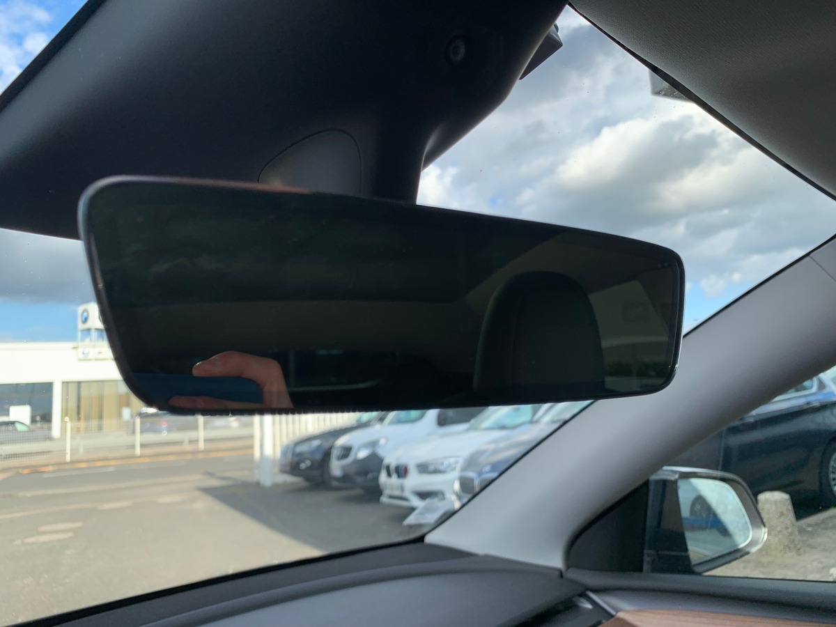 Tesla Model Y 275 chevaux | Premiére MAIN | Standard | Toit panoramique | Cuir | Siéges électriques