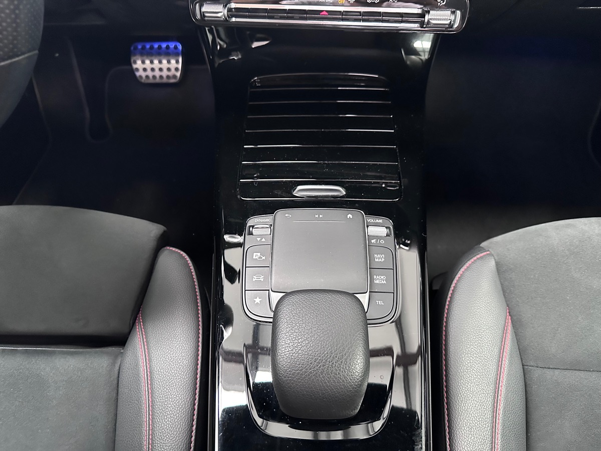 Mercedes-Benz Classe A IV (2) 200 D AMG LINE 8G-DCT
