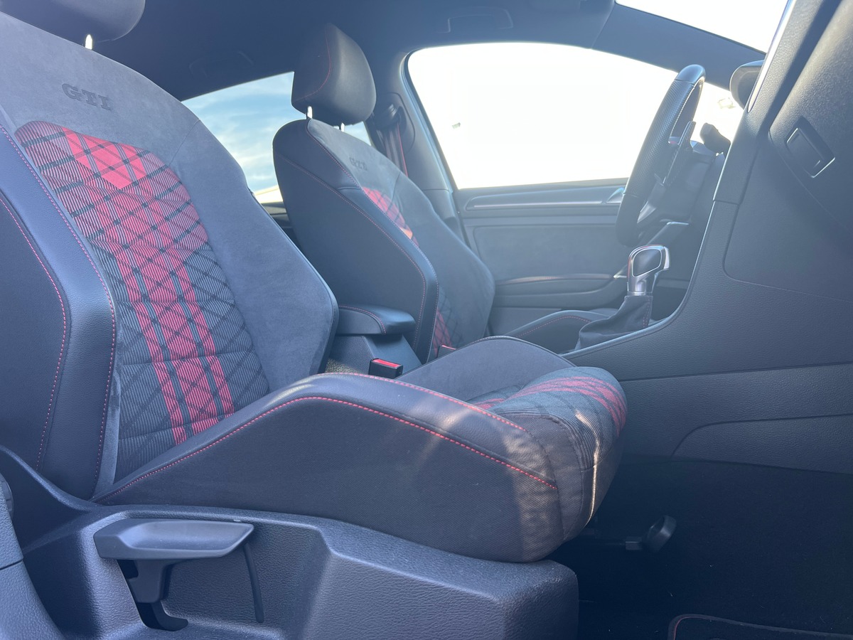Volkswagen Golf GTI TCR | Stage 1 | Régulateur | Sièges chauffants | GPS | Ligne compléte Akrapovic