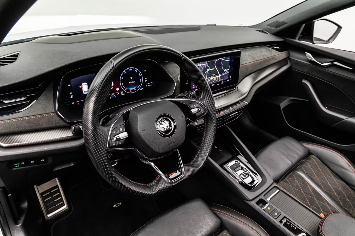 Skoda Octavia Combi IV 2.0 TDI 200ch RS DSG7/Attelage/Toit ouvrant/Matrix/Aff tête haute