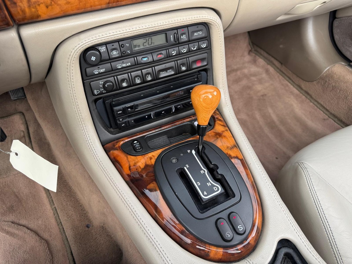 Jaguar XK8 Cabriolet 4.0 V8 285cv - Garantie