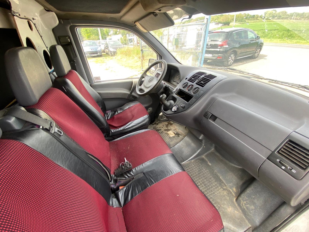 MERCEDES VITO 110d 2.2D 100cv bon état général 