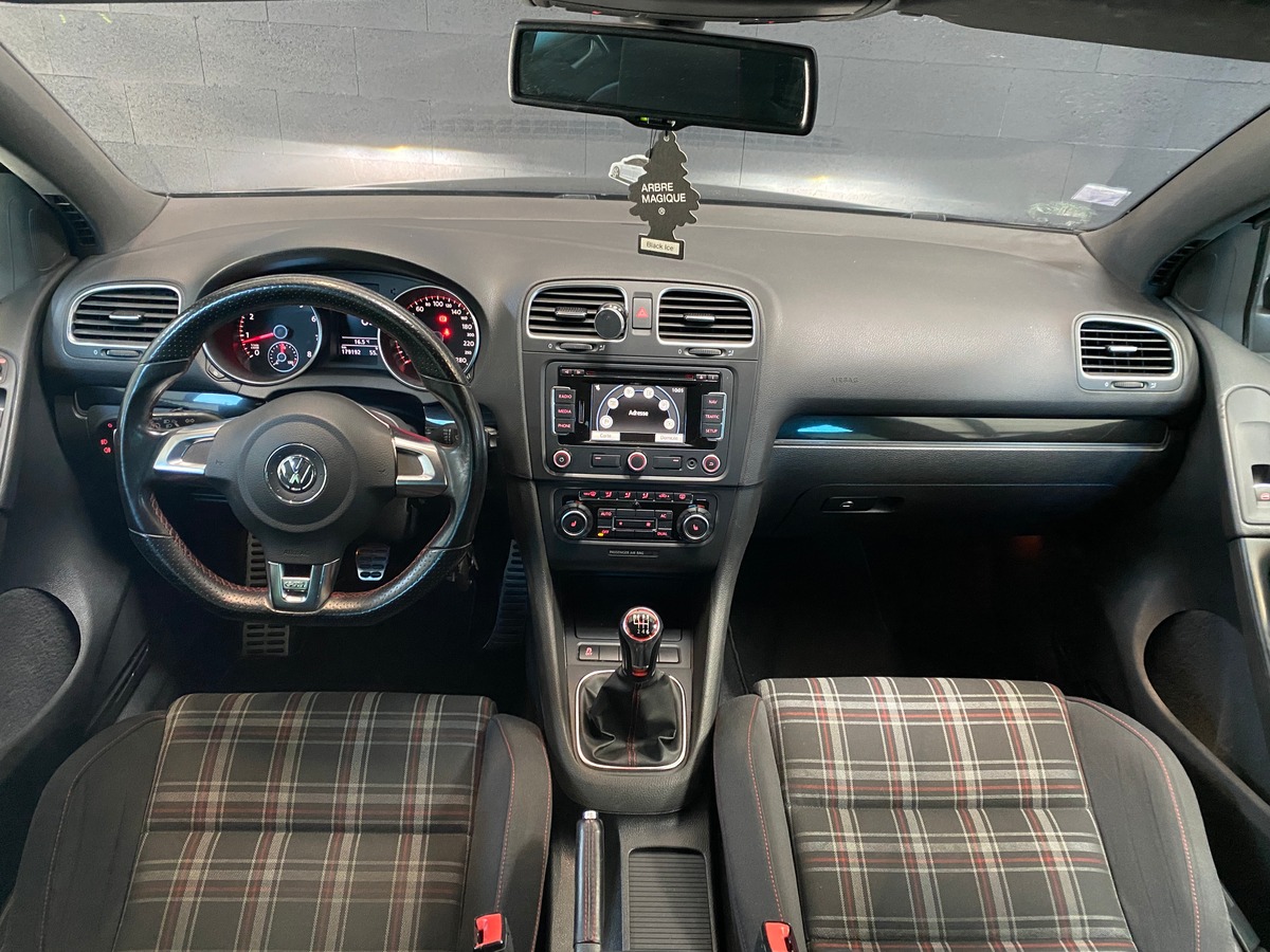 Volkswagen Golf GTi 210