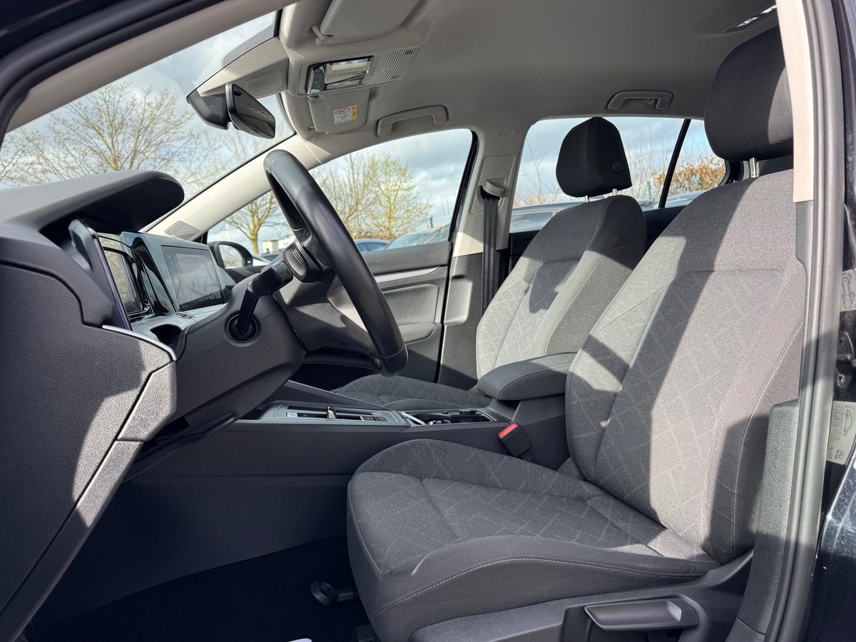 Volkswagen Golf 1.0 eTSI 110 DSG7 Life Business