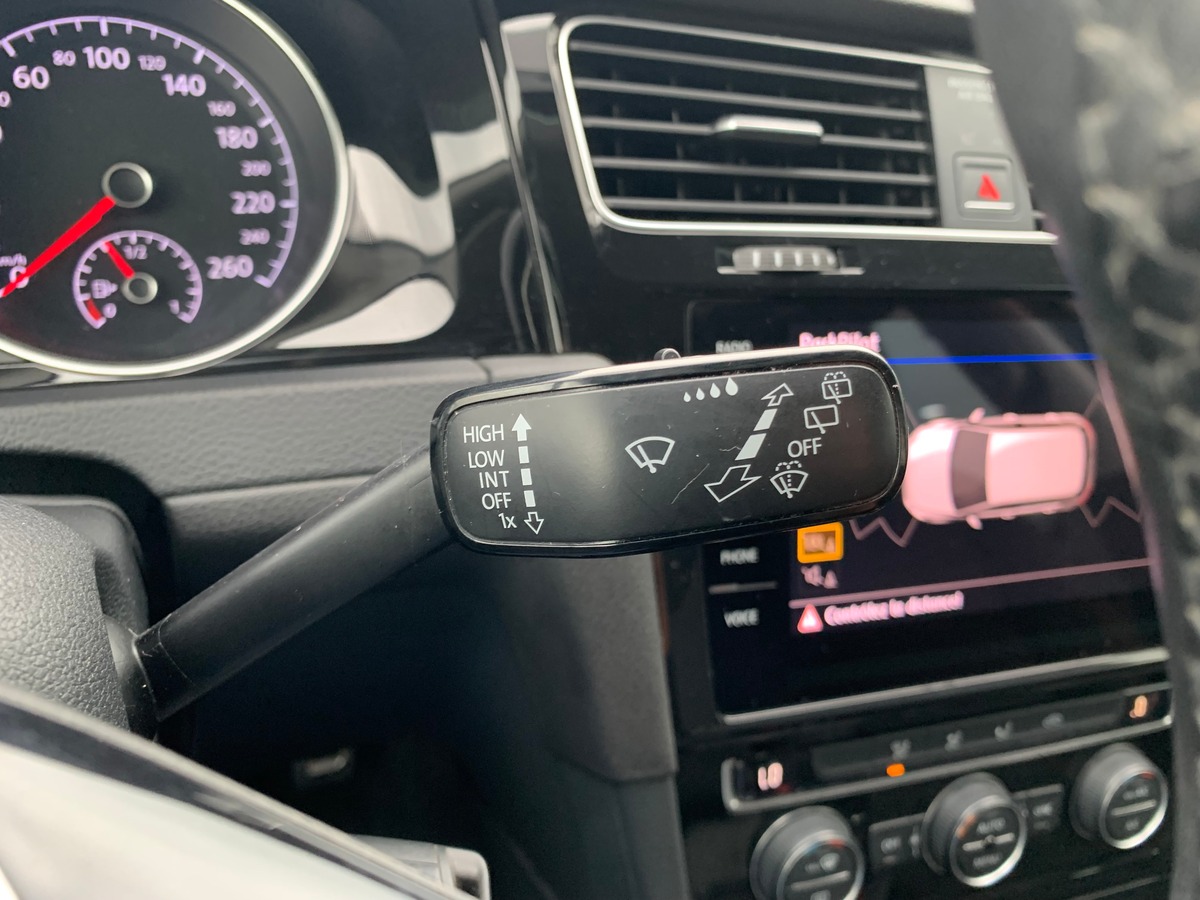 Volkswagen Golf 125 | Sound | Caméra recul | Régulateur | GPS | Apple car play | Attelage amovible