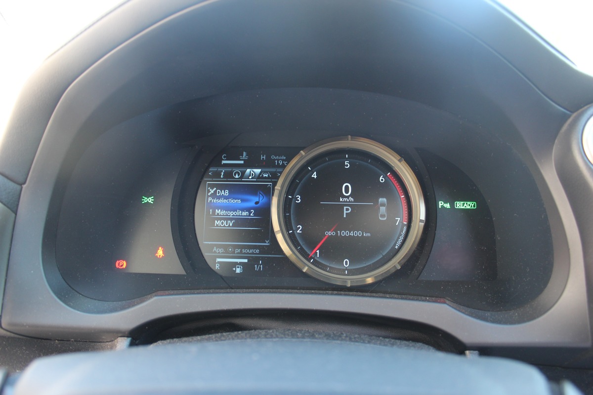 Lexus IS III (2) 300H F SPORT EXECUTIVE  FULL OPTIONS + CARPLAY / ENTRETIEN LEXUS / 2ème MAIN