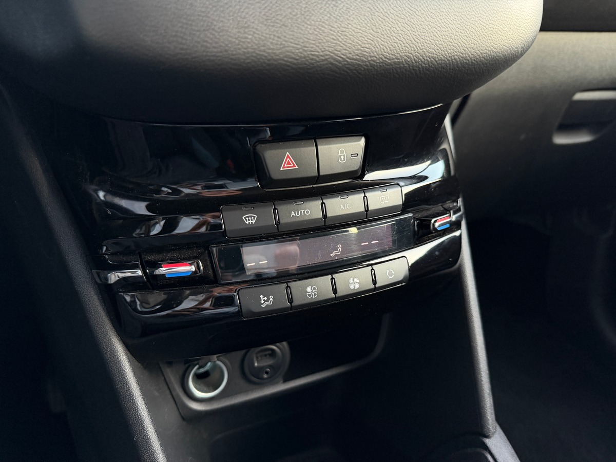Peugeot 208 I Allure 1.2 VTi 82 cv - Distribution OK