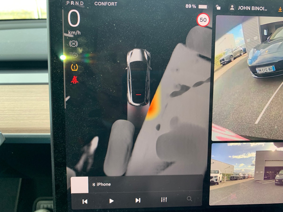 Tesla Model Y 275 chevaux | Premiére MAIN | Standard | Toit panoramique | Cuir | Siéges électriques