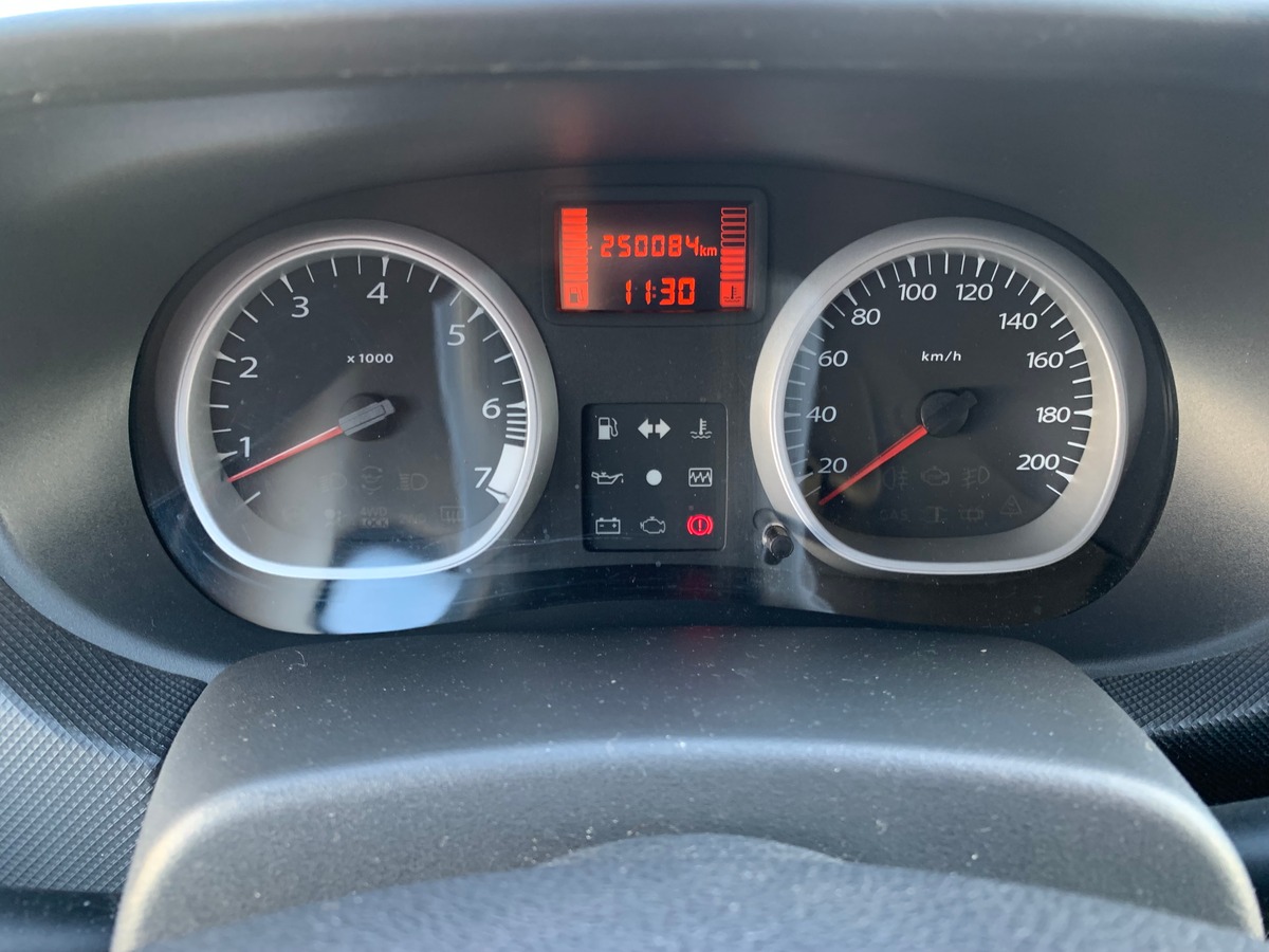 Dacia Duster 105 ch | Laureate | Bioethanol | Roue secours | Climatisation | Radio mono-CD MP3