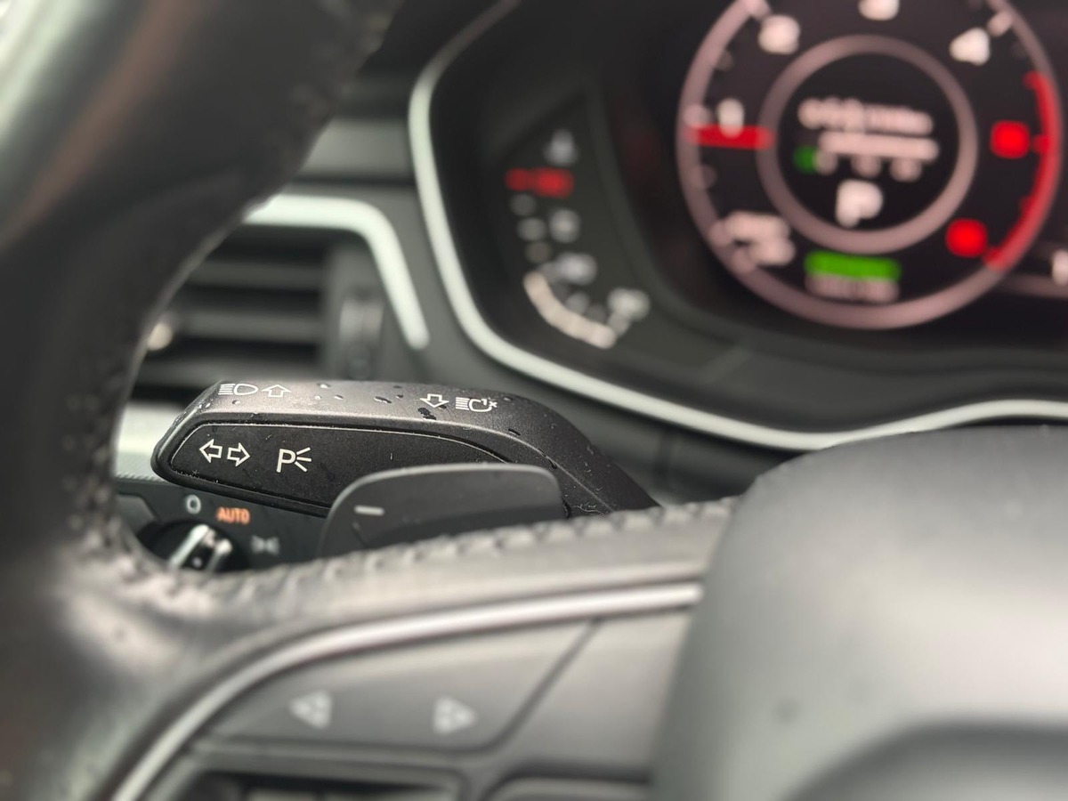 Audi A4 Quattro - 2.0 TDI - Design Luxe