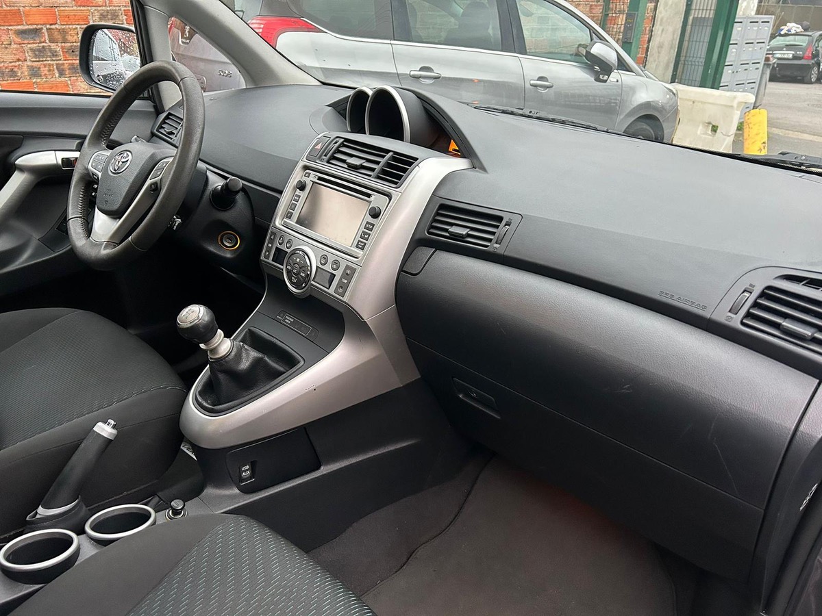 Toyota Verso 2.0 D-4D 126 CV éditiont 4X foi sans frai CB