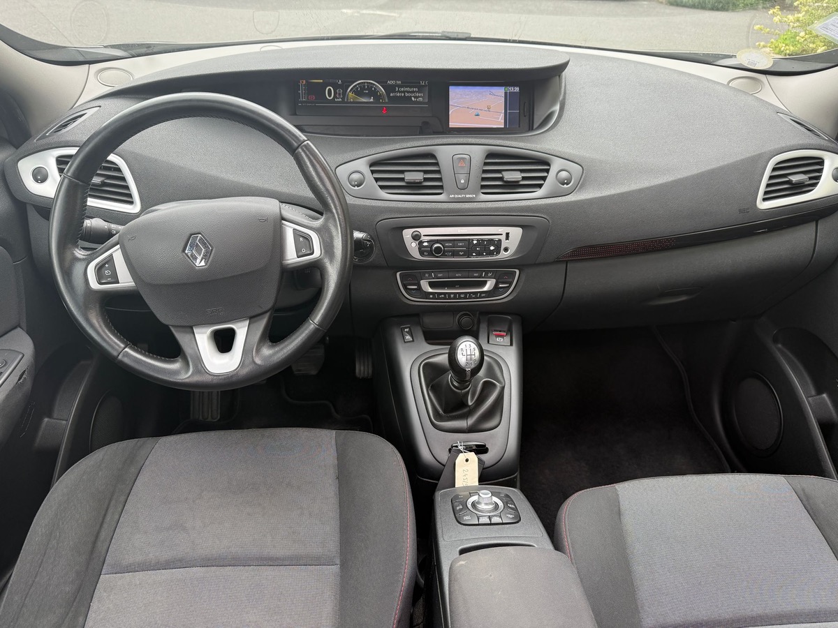 RENAULT Scenic 1.6 DCI 130 CV 1er main dynamique 4X