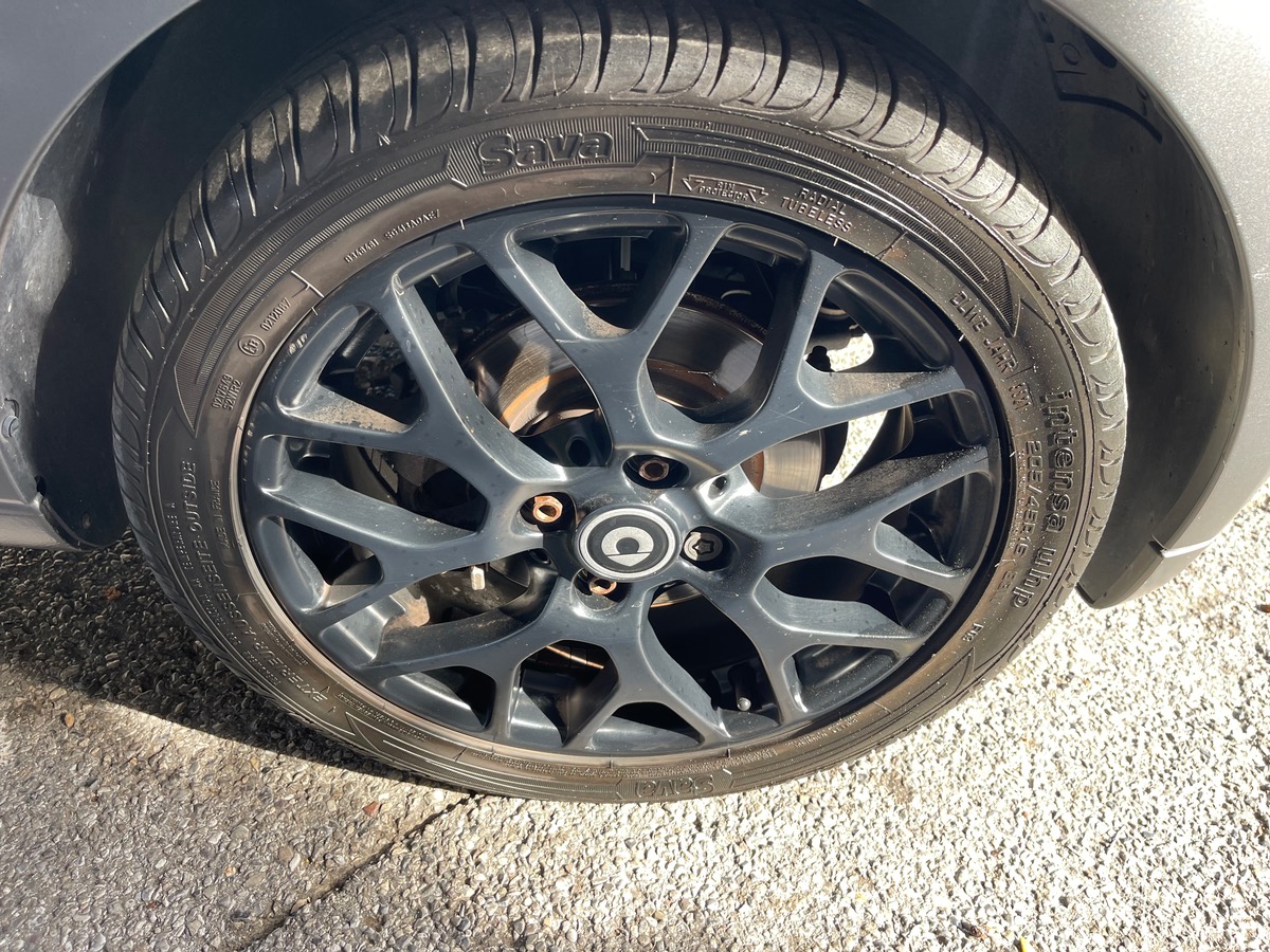 Smart FORTWO 90 CV / Gris Mat / Prime / Jantes Noires / Toit Panoramique / Caméra