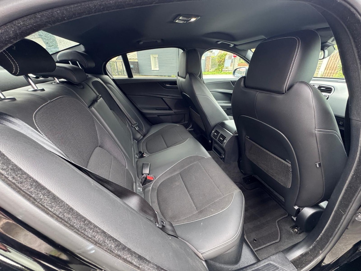 Jaguar XE 2.0 200CV R-Sport - Boite automatique