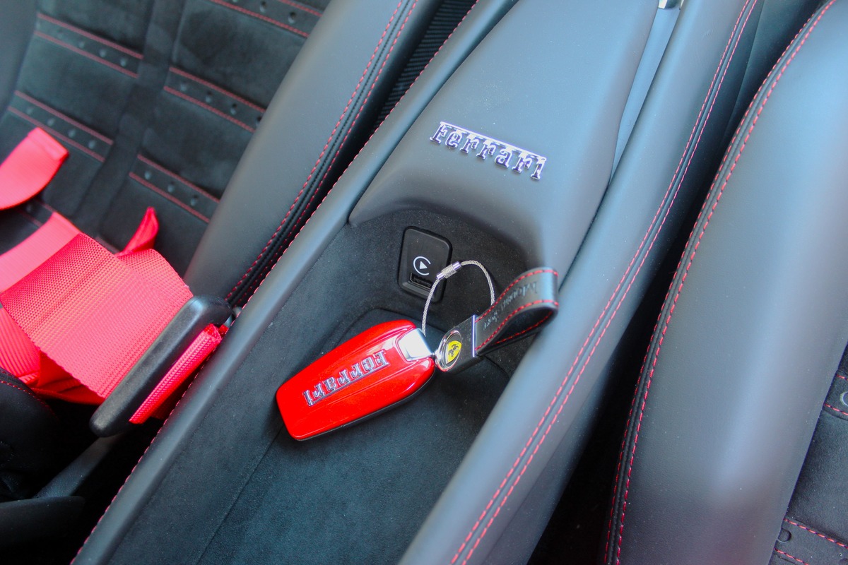 Ferrari F8 Tributo COUPE 3.9 DCT V8 BiTurbo 720 ch 1ère MAIN  ROSSO SCUDERIA - ORIGINE FRANCE