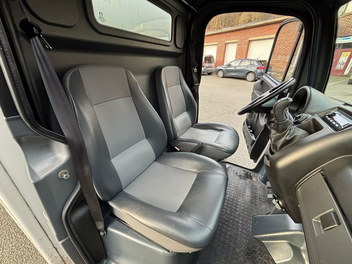 Opel Omega MEGA MULTITRUCK FOODTRUCK 600D - Entretiens à jour