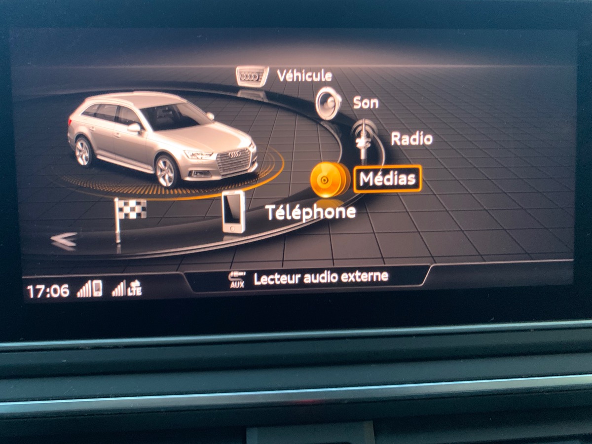 Audi A4 Avant 150 ch | Caméra 360° | Virtual cockpit |  Attelage amovible | Sièges chauffants