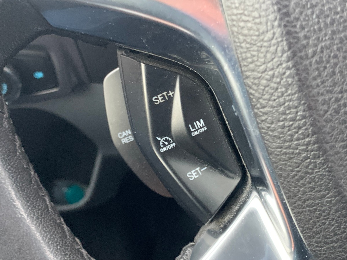 Ford TRANSIT CUSTOM 125 ch | Commandes du système audio au volant | Régulateur/limiteur de vitesse