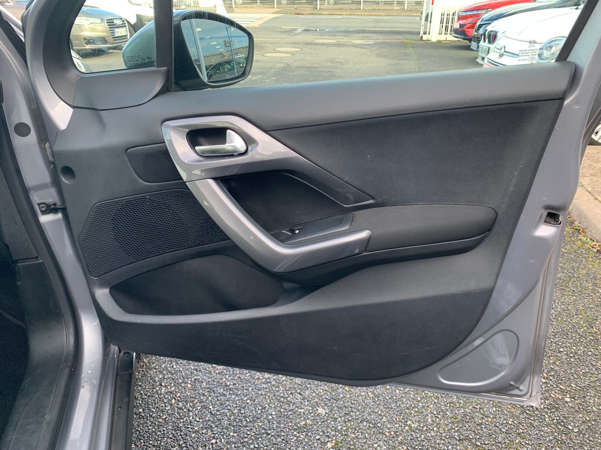 Peugeot 2008 82 ch | Active | Apple car play Android auto | Régulateur de vitesse | Pack Urbain