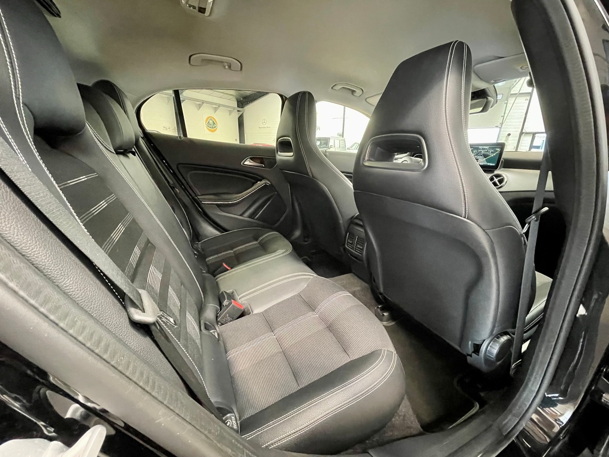 Mercedes-Benz GLA* 220d Sensation 4Matic 7G-DCT c