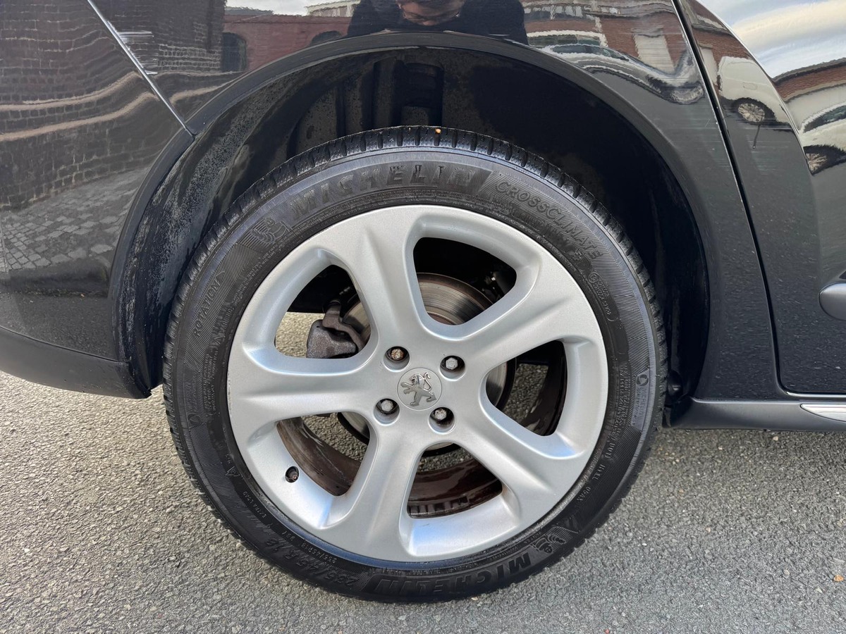 Peugeot 3008 1.6 HDi 115cv Allure - Attelage - Garantie