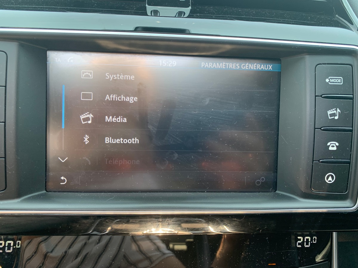 Jaguar XE 240 chevaux | R Sport | GPS | Régulateur de vitesse | Toit ouvrant | Audio MERIDIAN | Cuir