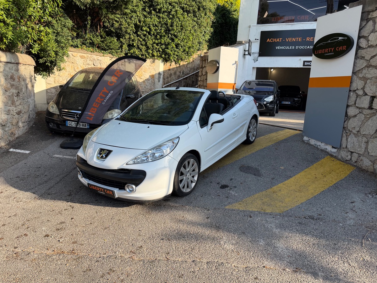 Peugeot 207 CC 1.6 120 CV / 1er Main /KM Réel / Boîte auto / GPS / Intérieur Cuir/ Féline