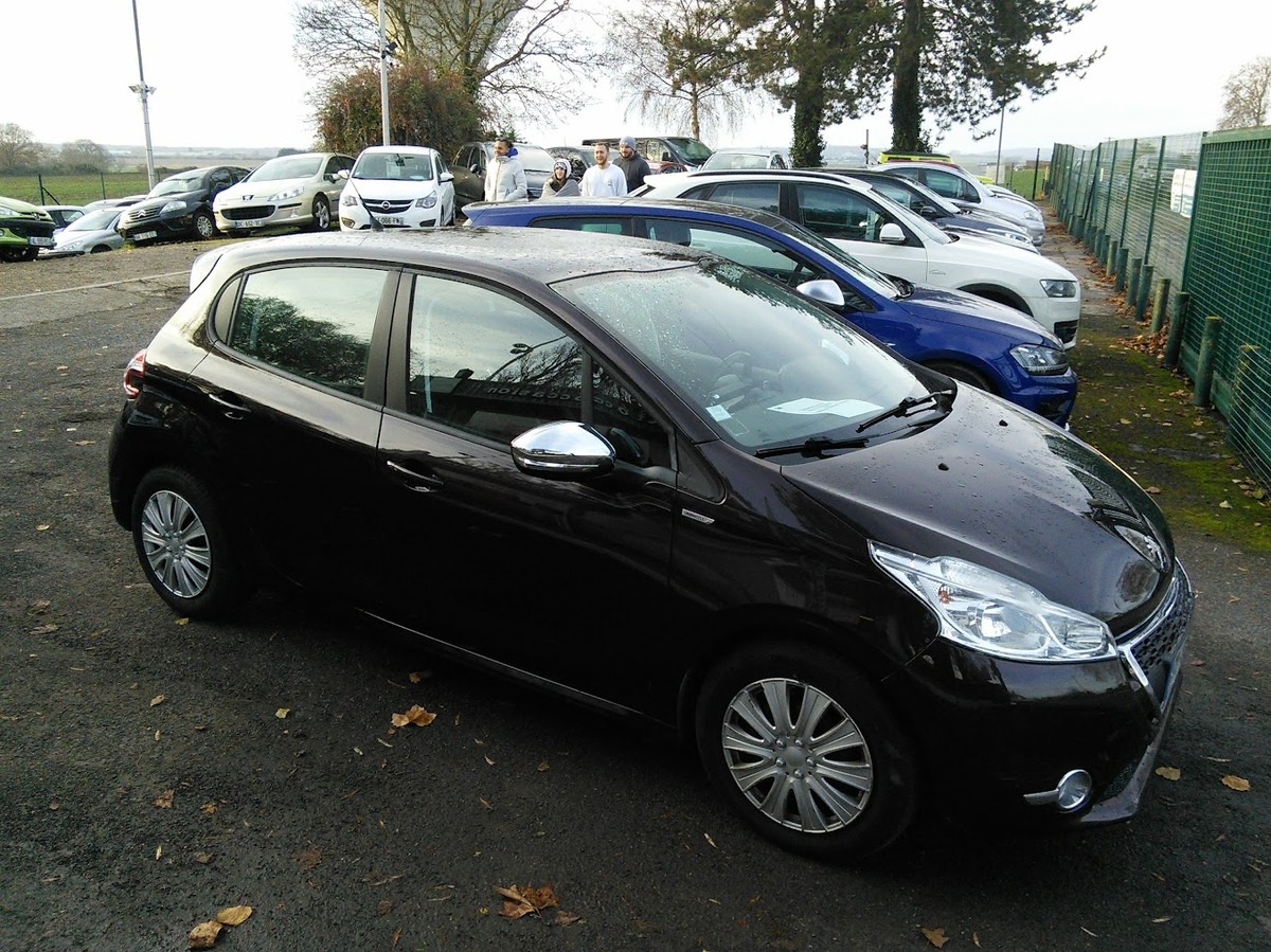 Peugeot 208 1.6 92 HDi Urban Soul - 5 PORTES  - REVISEE ET GARANTIE - DISTRIBUTION FAITE