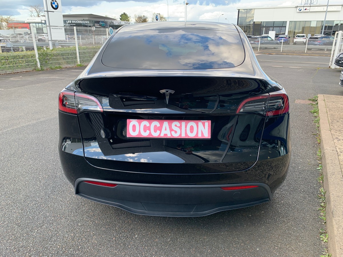 Tesla Model Y 275 chevaux | Premiére MAIN | Standard | Toit panoramique | Cuir | Siéges électriques