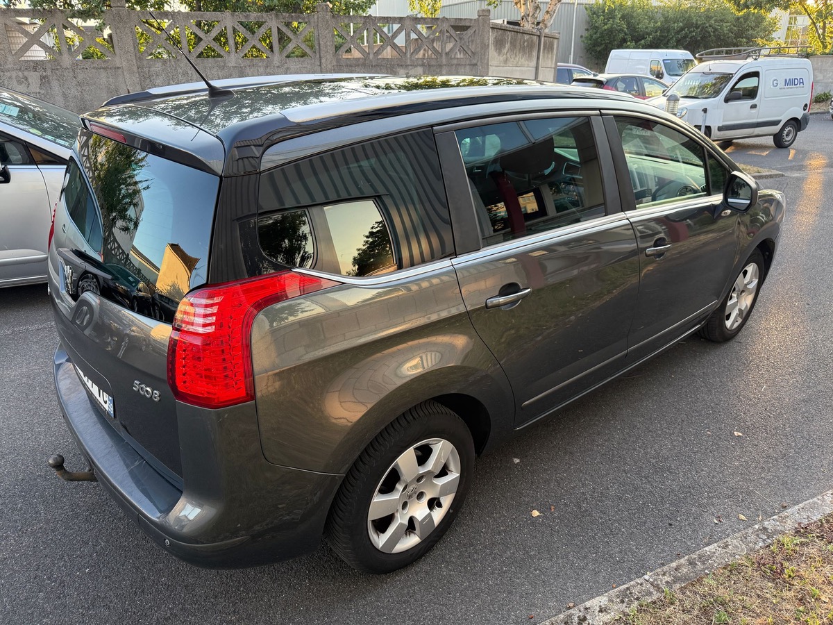 Peugeot 5008 1.6 HDI 112 CV style 1er main 7 place 4XCBLeut
