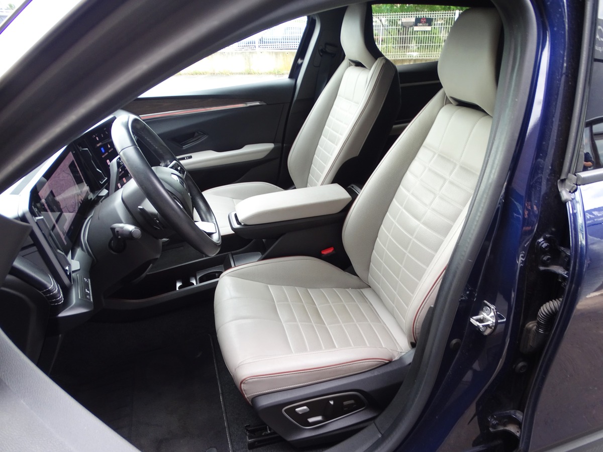 RENAULT MEGANE-E V E-TECH Ev60 220 Ch  ICONIC / SELLERIE BLANCHE / HARMAN KARDON / CARPLAY