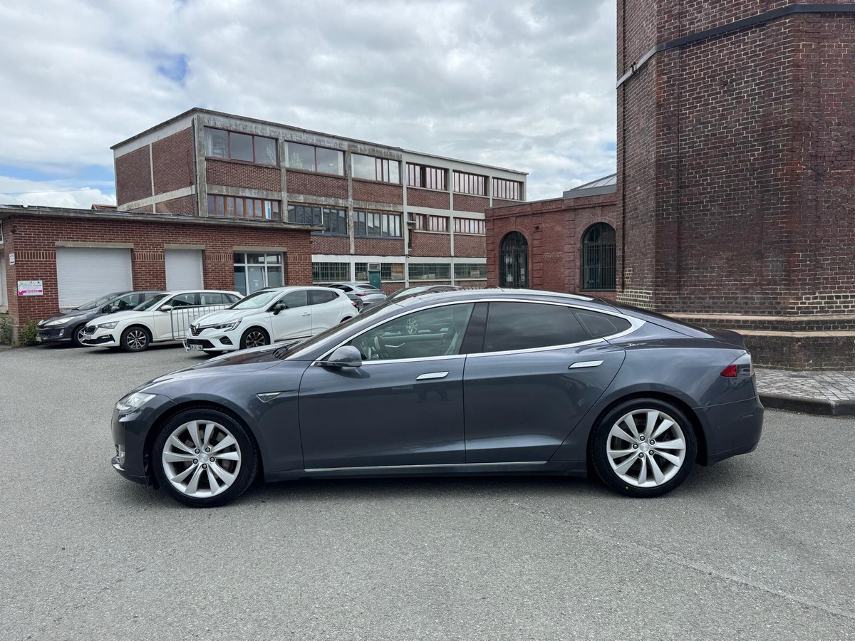 Tesla Model S 85 367CV 7 places - Recharge gratuite à vie