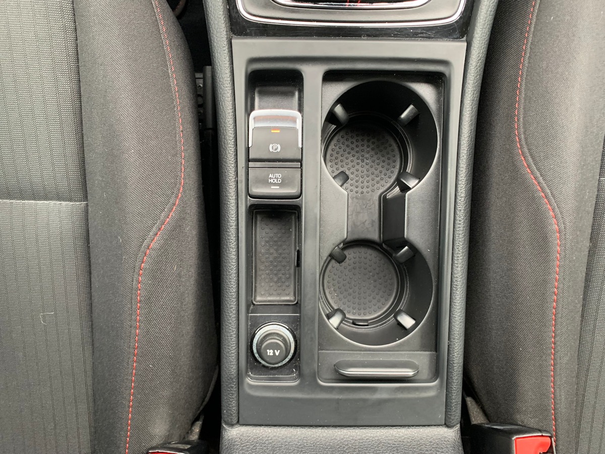 Volkswagen Golf 125 | Sound | Caméra recul | Régulateur | GPS | Apple car play | Attelage amovible